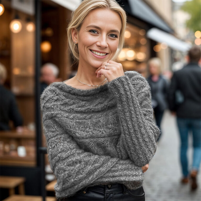 Leafy sweaterscarf in dark grey